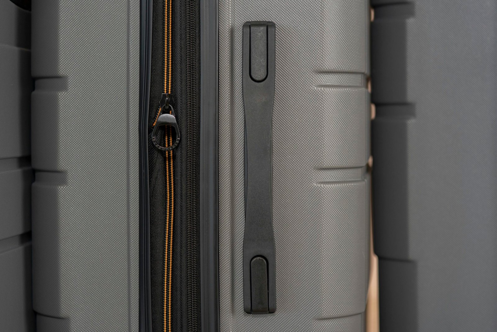 Suitcase vs. Backpack: Which One is Better for Your Trip?